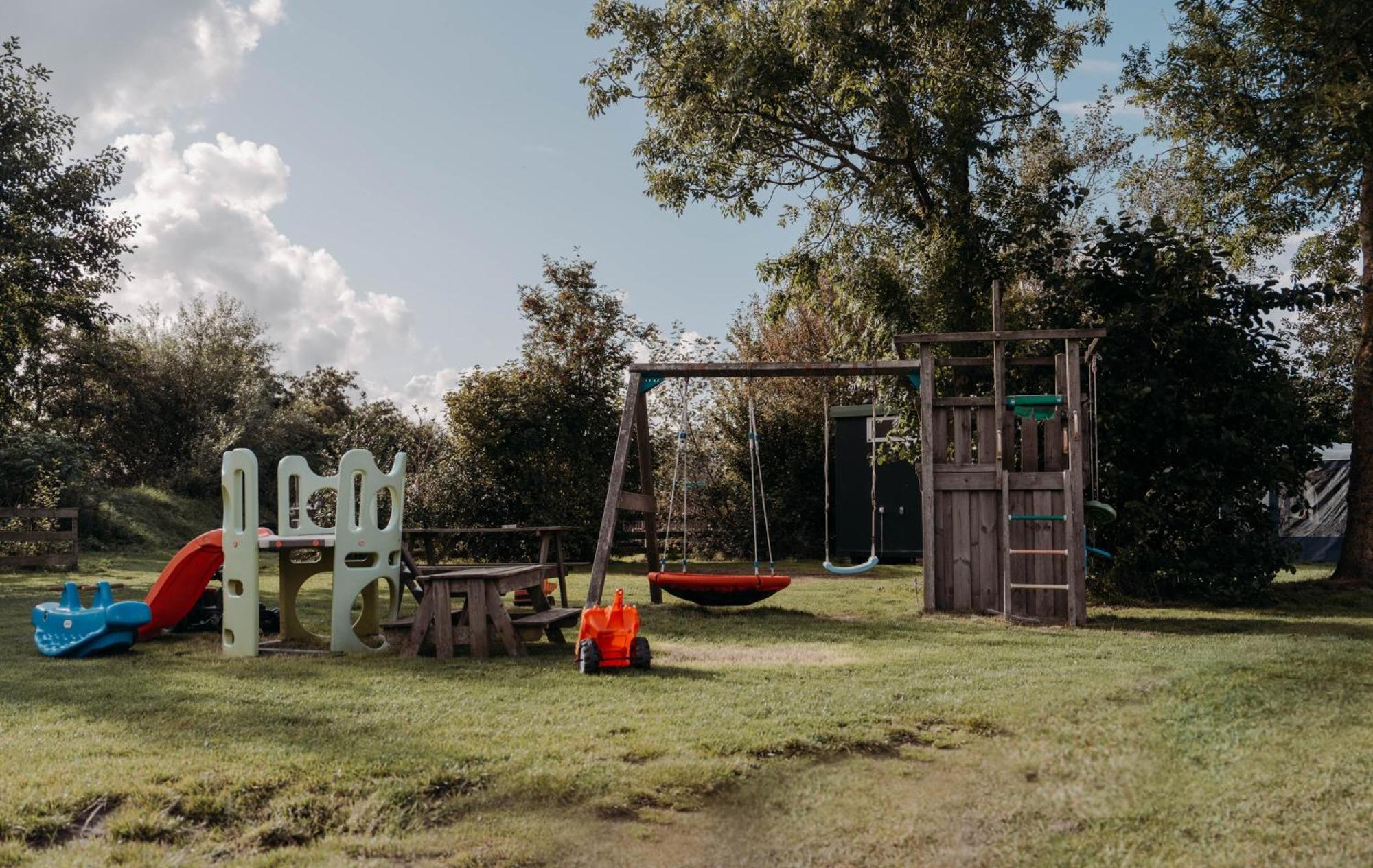 Camping De Tulpenweide Lege Kampeerplaats, Lege Plaats Op Het Gras Zonder Bed Breezand Экстерьер фото