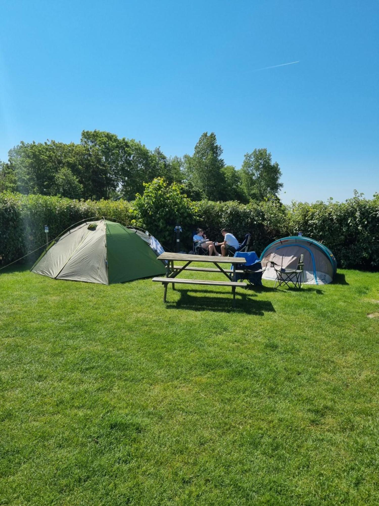 Camping De Tulpenweide Lege Kampeerplaats, Lege Plaats Op Het Gras Zonder Bed Breezand Экстерьер фото
